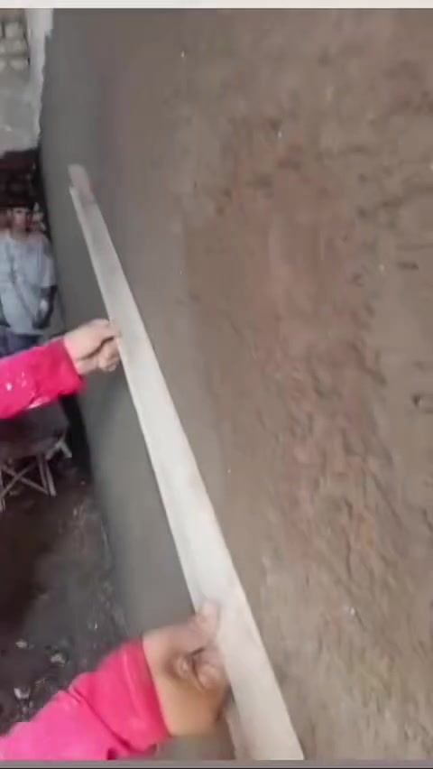 السلام عليكم كادر  لبخ سمنت جراره 2ونص السقل ٣ الف الطلس ٤ الف العمل درجه أولى رقم الهاتف ***********
