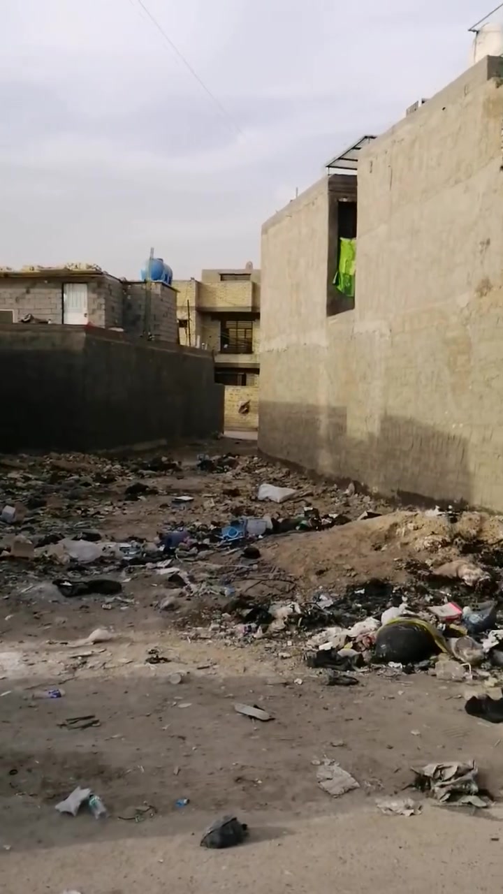 السلام عليكم،،،،، قطعة أرض 200 متر في منطقة الدسيم،،، شارع فتحة المتنزه قطاع 73  قريب على الشارع الرئيسي الفرع الثالث  فرع انشائية الأخ علي عطوان للاستفسار الاتصال على الرقم ***********
