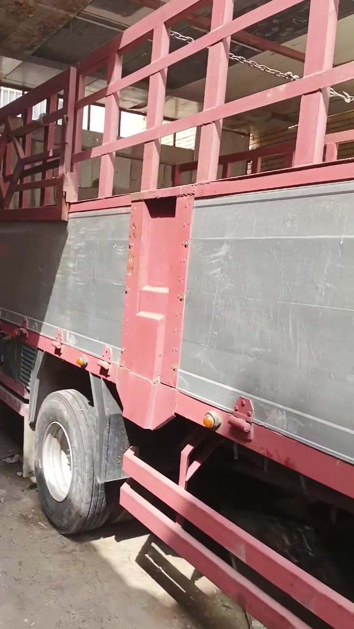 السلام عليكم ورحمه الله وبركاته 
بدي هينو. طول سته وربع صفاح ارتفاع 80
ابيع بدون محجر 
مكان حله شارع 80 استفسار 
***********

