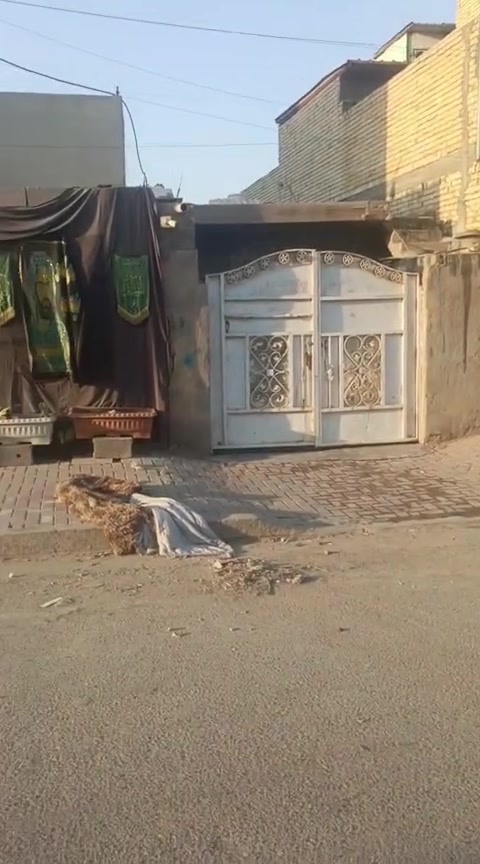 بيت ١٠٠متر حي الكوفه قرب دلاليه السيد الاتصال ***********
