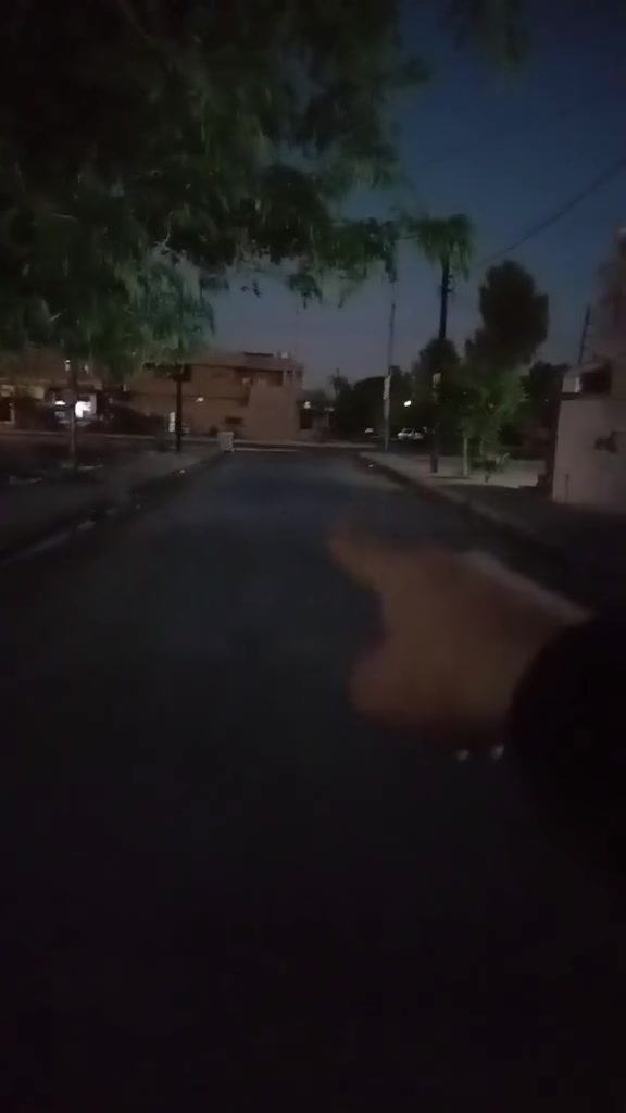 دار للأيجار  في كركوك 
طابقين درج داخلي 
100متر سيراميك + سقف ثانوي 
 قريب على كل الخدمات 
محتواه 
استقبال مطبخ 3 غرف نوم 
ايجاره 350 قفل 
مي كهرباء على صاحب البيت 
موقع اسرى ومفقودين قرب تقاطع جامع مالك بن انس 
تواصل مكتب ***********
