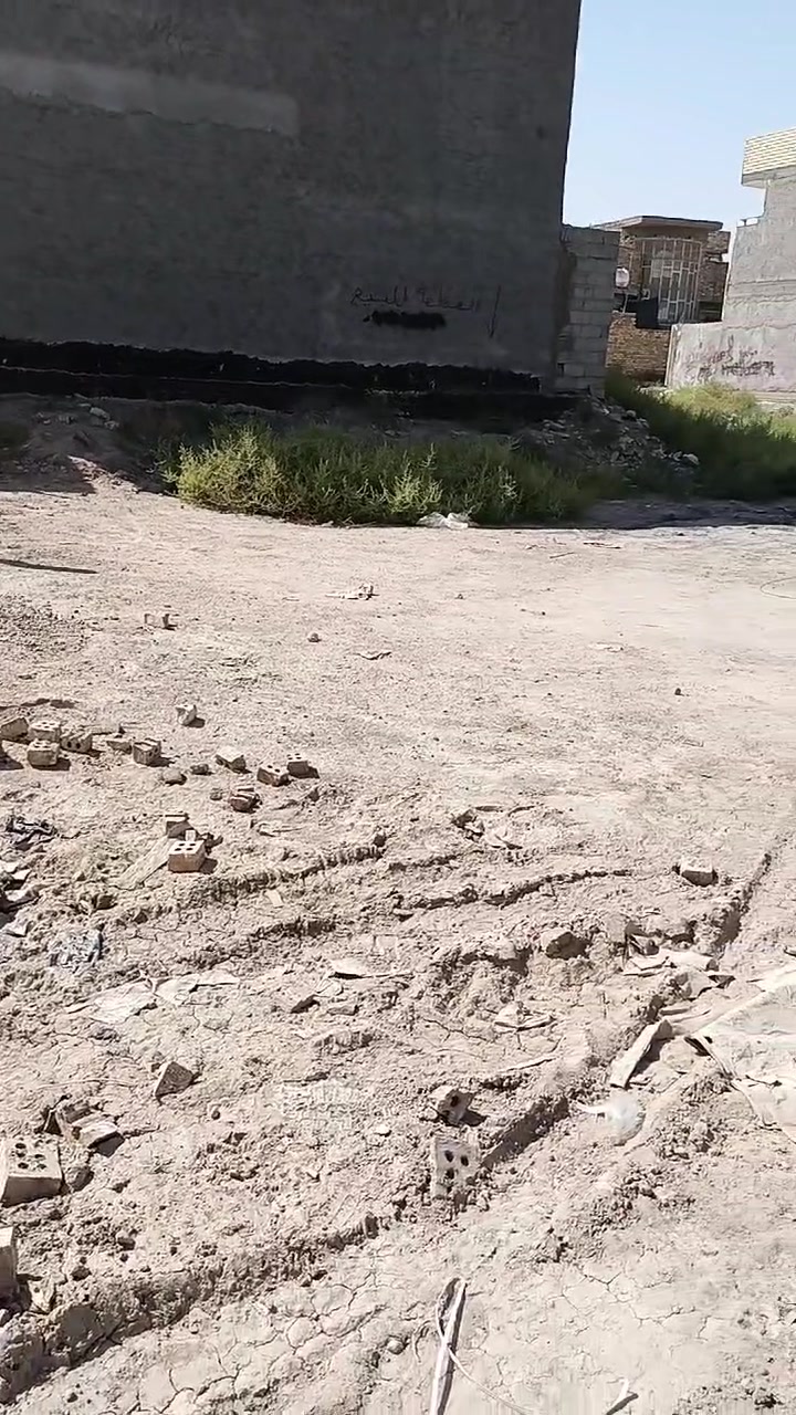 بسم الله الرحمن الرحيم
اللهم صل على محمد وآل محمد 

قطعة أرض للبيع طابو زراعي سند 25 مساحه 200م واجهيه 14م خدمات ماء وكهرباء مولدة تبعد عن الشط 50م تقريبا العنوان كربلاء طويريج خلف بي دكتور قتيبه السعر 25مع المجال اي استفسار مراجعة مكتب_عقارات_علي_الجنابي مقابيل جسر 🌉 حي الصناعي مجاور دارك مول 🏬 او مجاور صيدلية الامين او الاتصال على رقم 📱 الهاتف ***********
