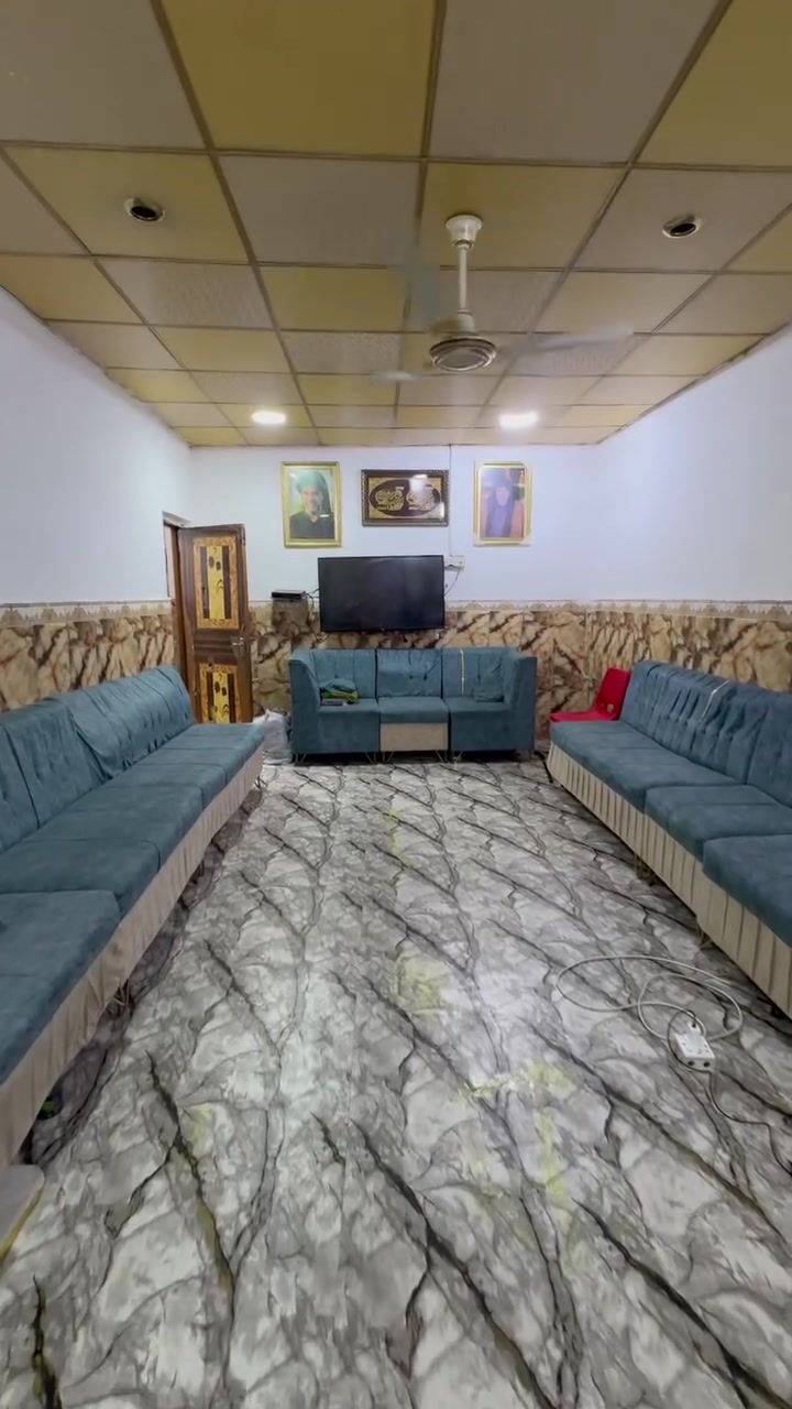 سلام عليكم بيت البيع. طابو صرف  باسم المشتري
عنوان البيت كرمة علي حي رساله  البيت مساحته 250 متر  طابقين. الطابق الول ديوان مساحته ٧في ٤وهول  مساحته ٥في ٦
وغرفتين وحمام داخلي وحمام خارجي  ومطبخ  
الطابق الثاني  غرفتين. وحمام. ومطبخ  البيت كله سقف ثاوني وسراميك  السعر ١٨٠ مليون وبي مجال 
***********
