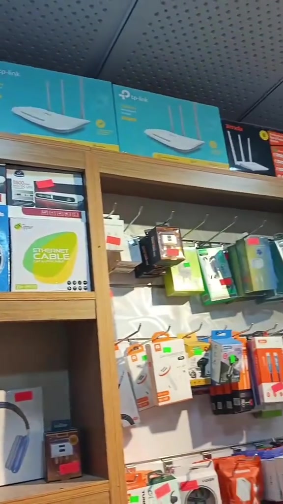 ✨📢 فرصة مميزة للبيع في الكوت 📢✨
🏪 مكتب الامزون 
مكتب متكامل وجاهز للعمل حاليًا ✅  
موقع ممتاز وحركة جيدة 🔥

📚 يحتوي على:
✔️ قرطاسية متنوعة  
✔️ اكسسوارات موبايل  
✔️ميز صيانة معه كامل ملحقات الصيانة
✔️العاب اطفال
✔️ شواحن وكفرات متنوعة 📱  
✔️ حاسبةعدد 1+ طابعة 2 🖨️ 
✔️عاكسه + بطاريه 
✔️ تفعيل خطوط 📶  
✔️ ماكنة أرصدة 💳  
✔️ سبلت سقف ثانوي ❄️  
✔️ ديكور حديث ومرتب ✨

💰 السعر: 6 مليون و500 ألف فقط اليجار مال محل  ب 75  

📍 العنوان:  
الكوت – حي الحكيم _ نزلة بني تميم 
مقابل مدرسة الوقار لابتدائيه 3 شفتات يداومون 

📞 للاستفسار والتواصل:  
***********

📝 سبب البيع:  
صاحب المكتب مرتبط بالدوام في بغداد، لذلك تقرر بيع المكتب رغم جاهزيته الكاملة للعمل.

