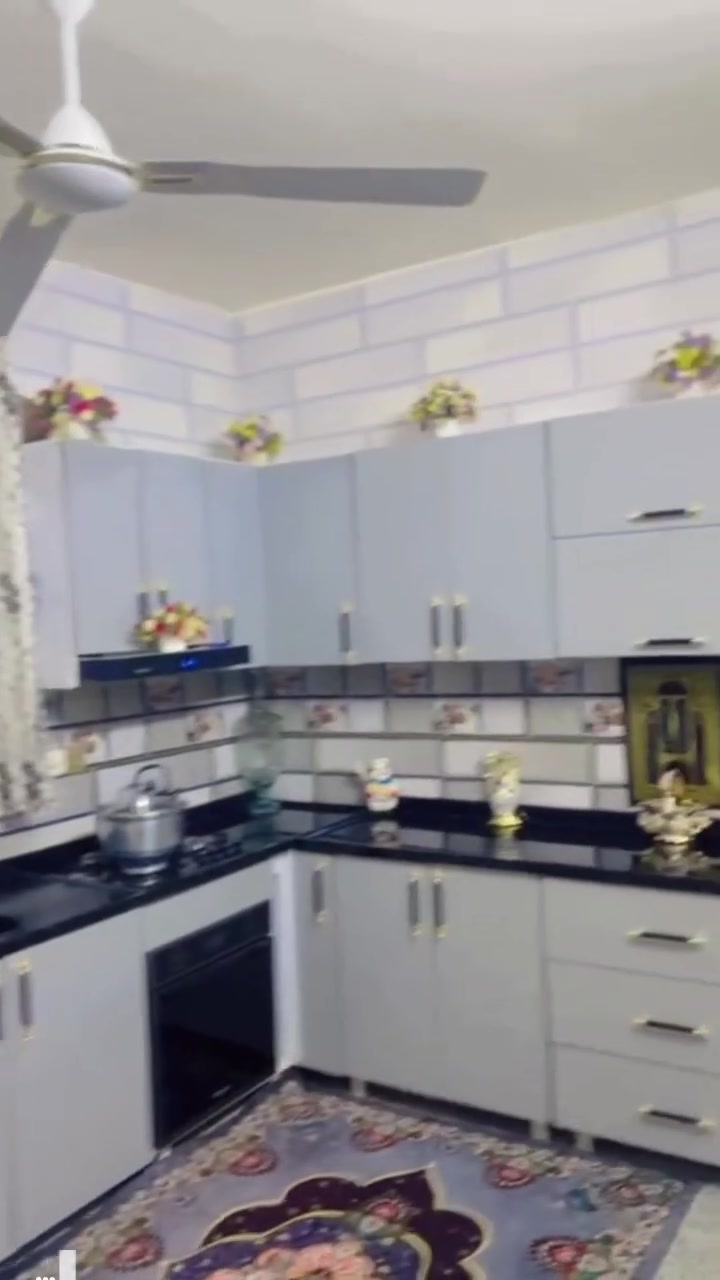 فرصة ما تتعوض! 🏡 بيت للبيع بجسر ديالى، منطقة جامع طه قرب مدرسة فتى الإسلام. مساحته 175 متر مربع وطابق واحد فقط. طابو زراعي صرف سند 25. للمزيد من التفاصيل، اتصلوا على ***********. 📞✨

