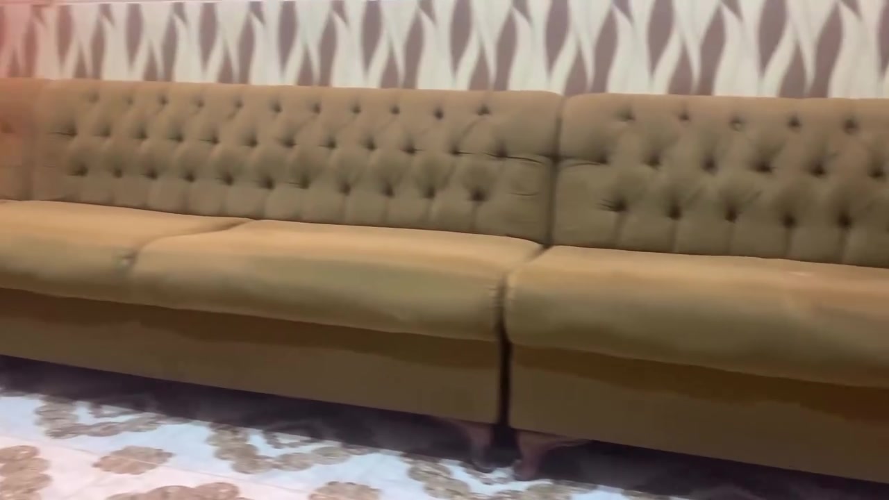 تخم ديوان كلش نضيف للبيع بي طكه خفيفه من جوه موضحه بالفديو
تواصل 
***********
