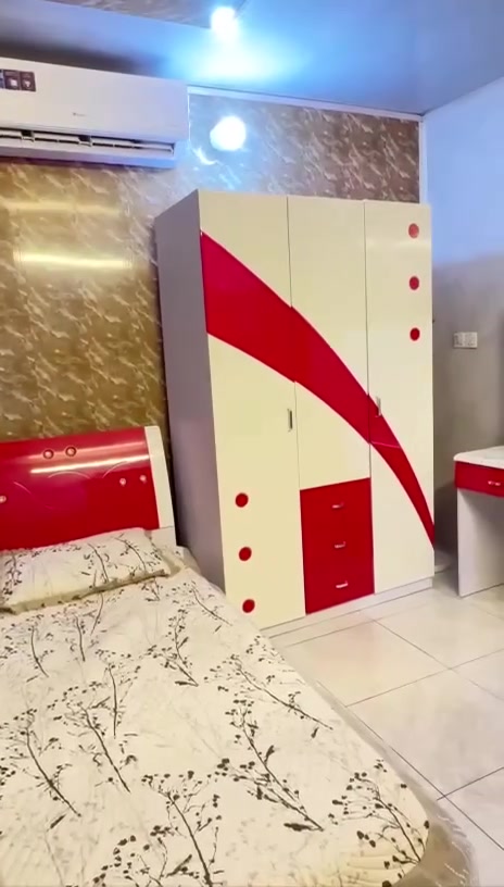 غرفه  تحتوي على خمس قطع من كنتور ثلاث ابواب وسرير يحتوي على مجر داخلي ويحتوي على شماعه ملابس وميز تواليت وطابوريه صغيره
السعر : 500 وبيها مجال 
لتواصل على الرقم الأتي : ***********
غرفه  تحتوي على خمس قطع من كنتور ثلاث ابواب وسرير يحتوي على مجر داخلي ويحتوي على شماعه ملابس وميز تواليت وطابوريه صغيره
