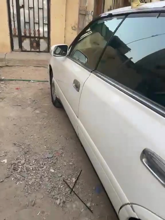 سلام عليكم راس الثور للبيع سياره جديده بيه بس بارد بل جاملغ الخلفي اليمن قليل بارد قليل كلش الباقي مكفول كفاله عامه لا ضربه ولا لحيم صبغ بس الدعاميات سياره جاهزه من حداديه تخم تاير تبريد ثلج كهربائيات كله شغاله عله وضع الشركه حته السيرفز شغال من يصير خلل بل سياره يشتغل سيرفز مكينه ففتي جديده كير شرط رقم بصر شرط التحويل سنويه لل 29  سعر 92 وبيه مجال للستفسار التصال عله الرقم ***********
