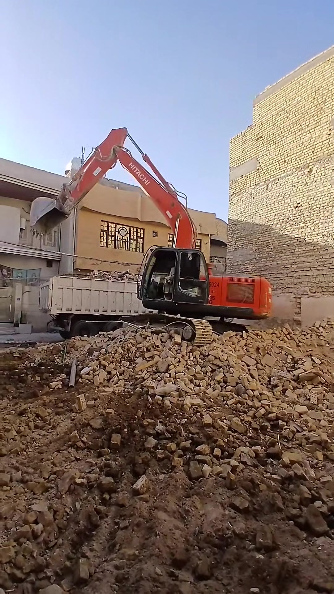السلام عليكم
اخذ قطعي   تفليش الدور القديمه وتسليم ارض جاهزه للبناء الحديث مع معالجه التربه وفرش المواد الجلمود والسبيس عمل  درجه اولى اسعار مناسبه  #مكاني كوت 
***********
ابو علي لتفليش والترميم
