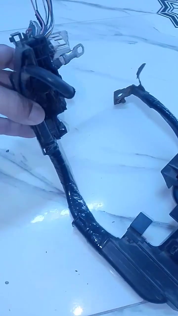 ضفيره مال كورولا موديل 9 للبيع مكان حي العسكري رقم الموبايل ***********
