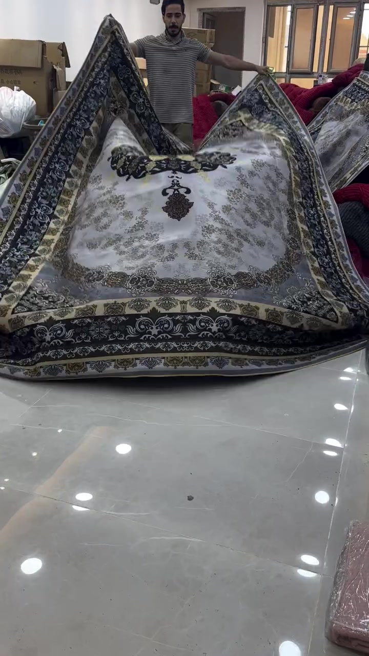 موكيت ثريدي 
قياس 3 في 4 ليارده 
ضهر مانع تزحلق 
بعرض خاص 
سعر قطعه 21 الف 
للحجز وستفسار واسلونه ☎️ 
***********
العنوان النجف حي النداء شارع مكاتب
 #عروض #مفروشات
