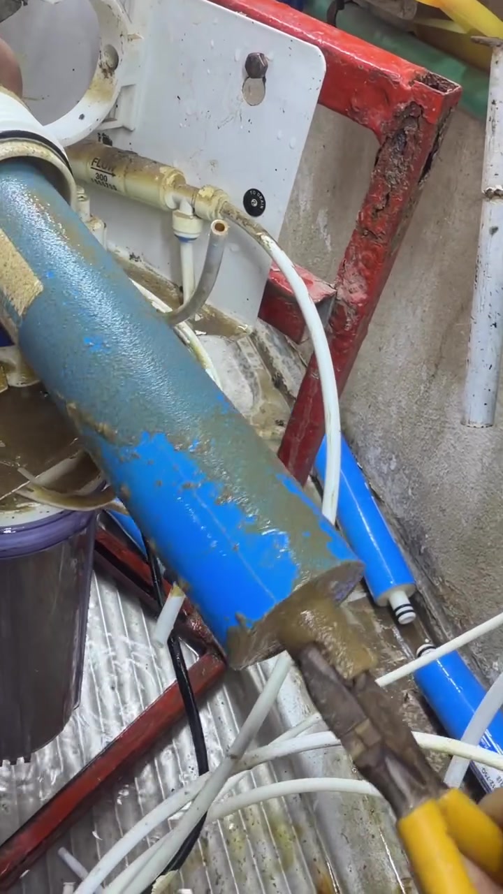 تنبيه مهم لأهل هيت من مركز الصياد 💧

الصورة تبين المرحلة الرابعة (المرشحة) وهي بحالة متسخة جداً بسبب عدم تبديلها بوقتها.

🔧 المرشحة تعتبر من المراحل المهمة بالفلتر، ولهذا يُنصح بتبديلها تقريباً كل 6 أشهر، وبنوعية جيدة حتى تحافظ على كفاءة الفلتر وجودة الماء.

💧 لا تنتظر لحد ما توصل لهالمرحلة!

مركز الصياد لتصليح فلاتر الماء في هيت
جوه الجبل قرب جامع الخضر
📞 *********** – ***********
