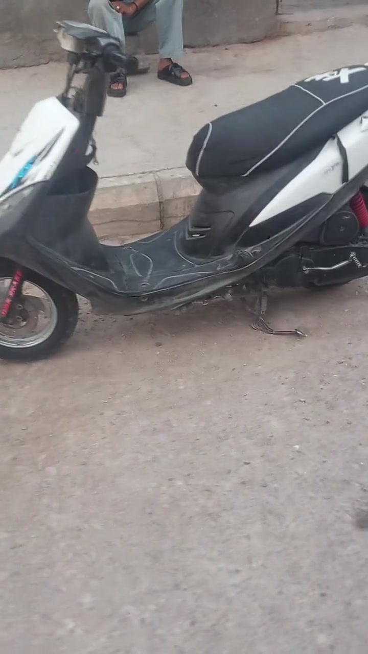 سلام عليكم دراجه ماكس عدله حاويه شوفت عينك مكينه مامفتوحه الدراجه عوزه نقوصات خفيفه كهربائيات كله شغاله قفل جنطه قفل سكان الدراجه نكره سلف  السعر 650 وبيها مجال قليل حك الجيه المكان ناصرية مركز موجود ماسنجر واتساب ***********
