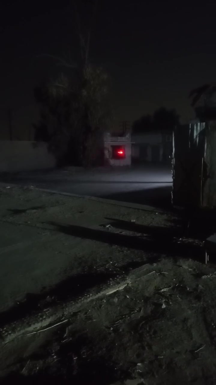 السلام عليكم بيت تجاوز 500متربي بناء2غرف نوم ملحقات الكراج تبني بي بيتين السقف صب مكان جسردياله داخل الطاقه على شارع عام سايدين خدمات كامله جاهزمباشرابيع اشيل جاهزلسكن تانكي ماطورمي عدد2سخان كهرباءخطين نت ضوئي سعر5مليون قفل ***********
