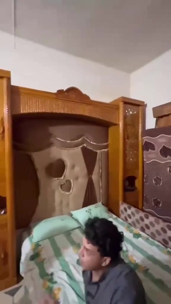سلام عليك غرفه اخشاب جديد ما مستخدمه للبيع السعر مليون وميتين وبيها مجال وبل حقيقه انضف من الصور ***********
