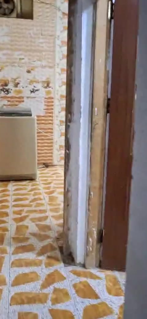 سلام عليكم بيت للبيع حي الزهراء وراء البنزين خانه مال حي العامل مساحه 100سفسار ***********
