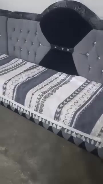 ديوان خشب • ثقيل • ٩ امتار