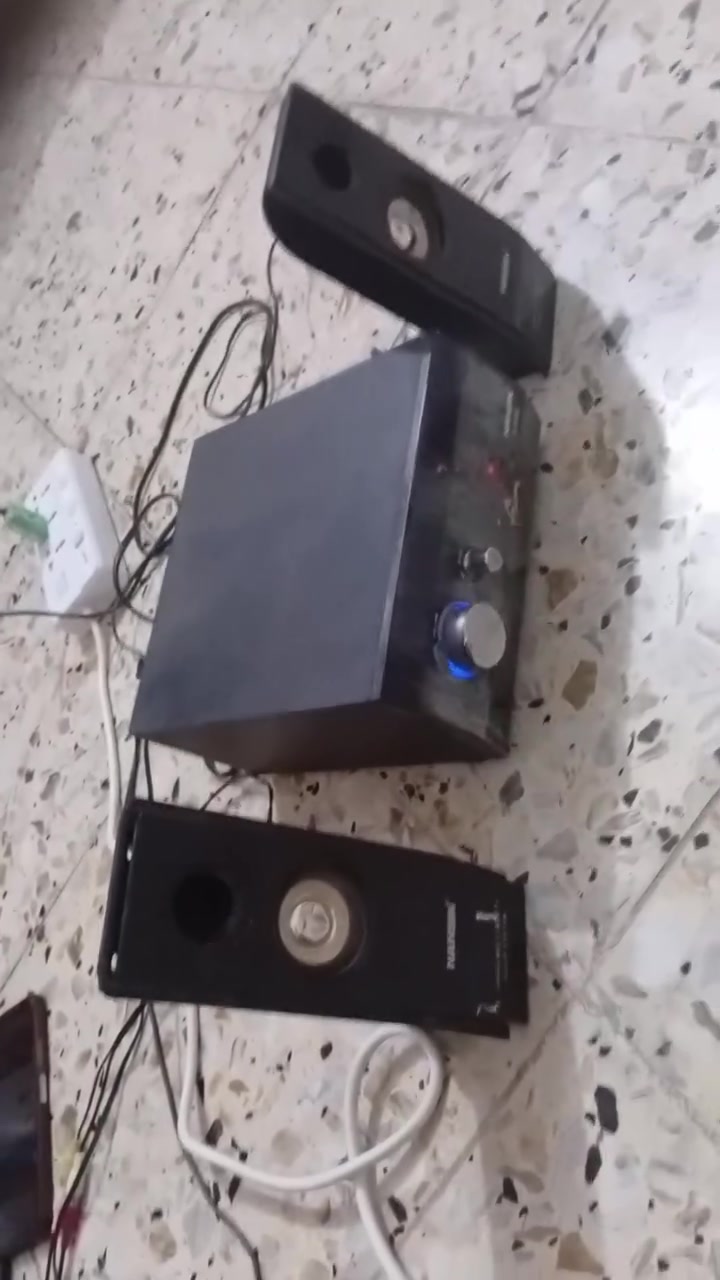 السلام عليكم مكبرات صوت للبيع ***********

