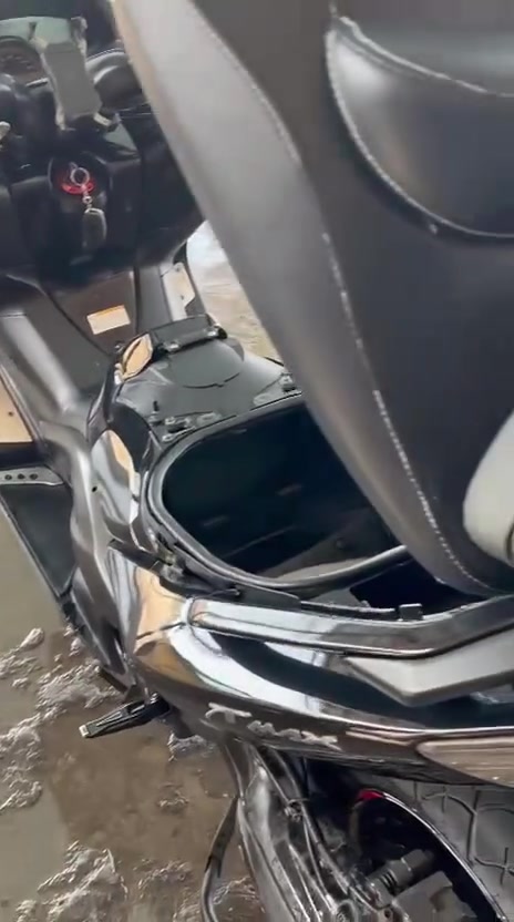 السلام عليكم
♥️T-MAX 11 للبيع

الدراجة بحالة الوكاله🏍️🪐

مواصفاتها:
سكيورتي📍
📍Abs
يدات بريك رياضي 📍
منظومه لايت زنون 📍
تچوة📍

ممشة الدراجة :40الف 🏍️📍

سعر الدراجة:38$💵   (٣٨ ورقه) بيها مجال كلش كلش قليل 

للتواصل *********** واتساب 📞
