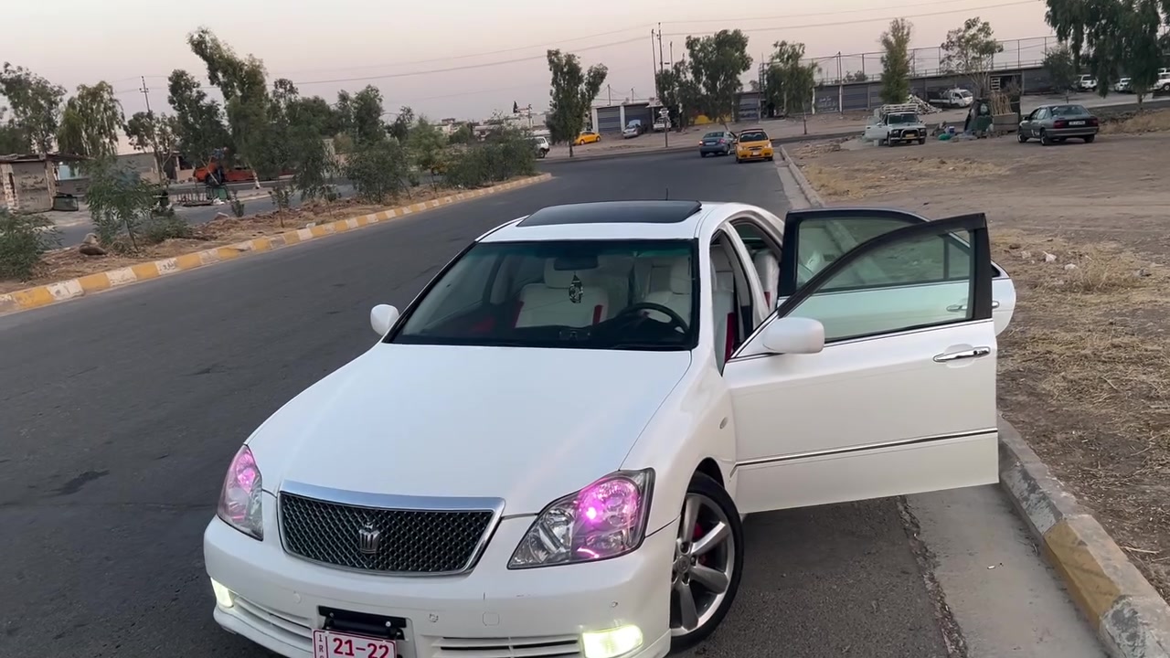 بەناوی خوای گەورە و میهرەبان
شتی لۆک و سفر شاهینە ٢٠٠٥ ،١٨٢ بەتامی ٨٤ بێ دووکەڵ.. بڕاوەیە
هەتا چاو حەزکا جوان و بەقوەتە 
٣ دووگمەی سلایت و جلدی سپیە 
ڕۆنی گۆڕاوە هایدرۆلیکی گۆڕاوە تەواوی مەسرەفی کراوە،
ئازیزان سەیارەکە کۆدی نیە و تازە داخلە بەڵام تێر مەسرەفە و مەسرەفی تیا نەماوە.
بۆ نرخیشی ٥٨ گڵاو کەمێک مەجالی برایانە سەیارەکە هەڵڕەتاوی بازاڕ نیە یەک دەسی کردوە خۆم وەرم گردوە.
چوار ویلی دینگەی نەوتی لەژێرایە و تایەی یابانیە و زۆر باشە .
ژم.***********
ڕەحمەتت لێبێ مووشتەری نیت سەرمان مەیەشێنە..
