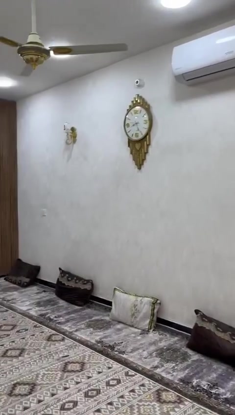السلام عليكم
بيت للبيع بناء حديث البيت كامل عرفتين نوم مطبخ صاله استقبال ترك منور البيت كامل حديقه طرمه زراعي ماء كهرباء تبليط البيت مكانه بغداد جسر ديالى القديم حي سلام قرب مولده سيد مجيد السعر خاص او اتصل 🗣📲📞***********
