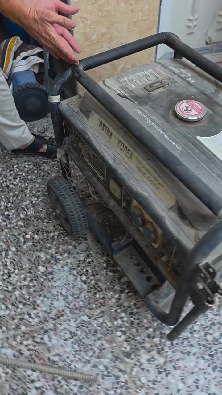 مولد استرا الاصلي ببت الوادي ٥ كيفي ٢٠. امبير بلاديه على وضع الشركه استعمال قليل او متروكه الشراي اتصال او واتساب *********** الرصافه السسسسعر ٤٢٥
