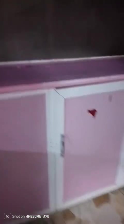 كونتر لون رصاصي ٢٥٠ بي مجال الكونتر القهوائي ١٥٠ بدون سنك الكونتر الوردي بس ملحق ٦٠ الكونتر الابيص ١٦٠ سنك ٧٠ جرابي الواحد ٣٠ الشراي يتصل عالرقم ***********

نص مكتوب في الصور:
- Shot on AWESOME A70