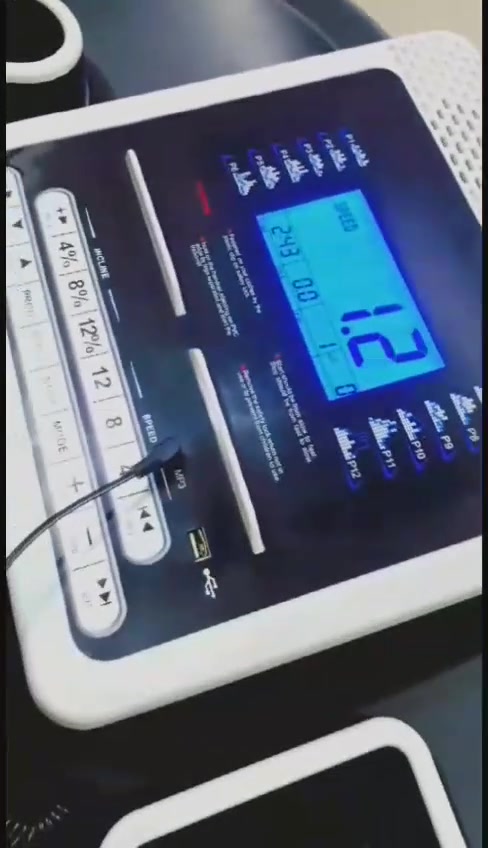 جهاز جري جديد جديد مامستخدم دبل ماطور جبلي ضخم ماركه وزن ثقيل ١٨٠ سرعه ١٨٠ يحتوي على رجاج  حرق دهون البطن والخواصر شناو بطن قرص لف الخصر وشاشه لمس تعد سعرات حراريه قياس نبضات القلب مسافه مقطوعه كذالك بي اواكس سماعات خارجيه بلاتوث مفتاح امان للطوارئ الجهاز السعر ٣٥٠ بغداد الشعب التواصل على رقم *********** يوجد واتساب
