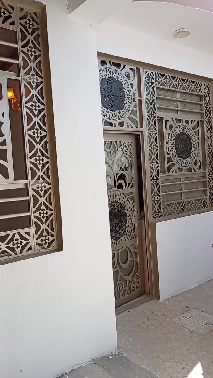 سلام عليكم صباغ متفرغ انواع الحديد شبابيك وبيبان واجهيات داخل وخارجي انواع صبغ الاسعار مناسبه الاستفسار على الرقم*********** اخوك حسين
