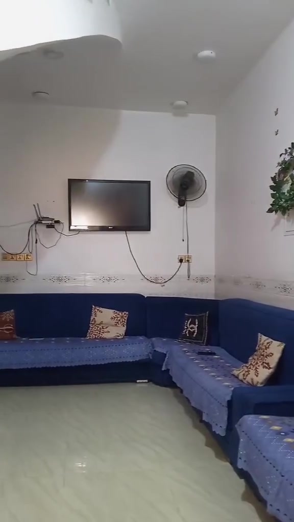 بيت للبيع ١٢٥ م طابو صرف ابو عجاج خلف محطه وقود ابو عجاج فرع روضه الاديان للاتصال فقط ***********
