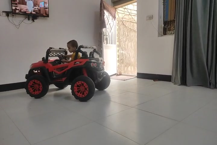 سيارة أطفال • أربع ماطور • ريموت
