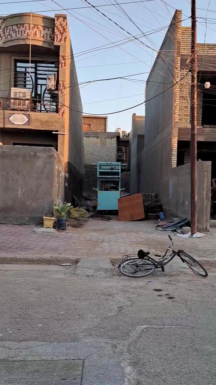 قطعه ١٢٥ متر طابو صرف  شارع عشرين مدفوعه كافة خدمات  بغداد المحموديه حي السلام شارع افران الحلفي  مثل ماموضح بالفديو السعر ٧٧ وبي مجال 
للاستفسار *********** واتساب ***********
