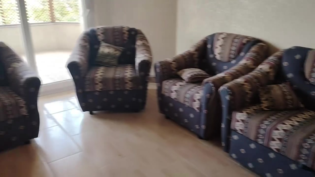 6 قنبه باقژ بوو فروتني سعر 300 هزار بیچه ک مجال
*********** تلفون
