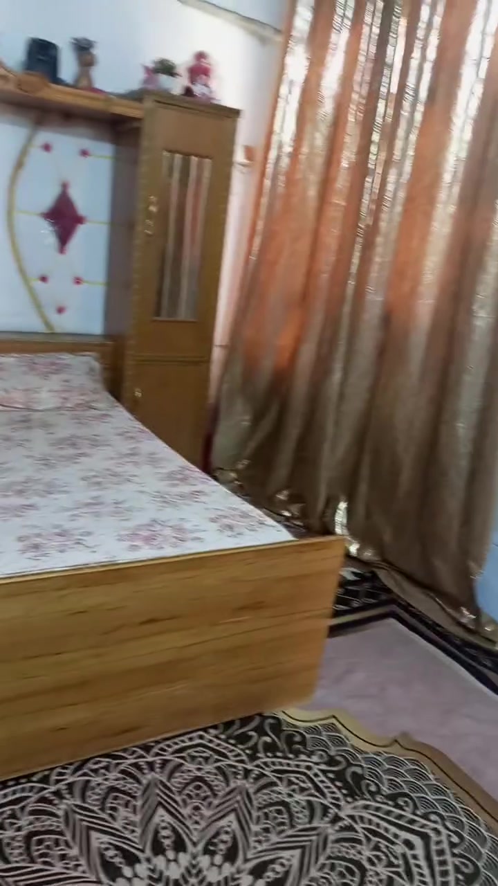 السلام عليكم بيت للبيع في كربلاء وراالحر شارع الوريات التبيط الجديد مساحته 150متر قرب اسواق علاوي يبعد عن الشارع بيتين بس مع الاثاث لمعرفه التفاصيل للاتصال ع هذا الرقم ***********بي واتساب سعره 70وبي مجال
