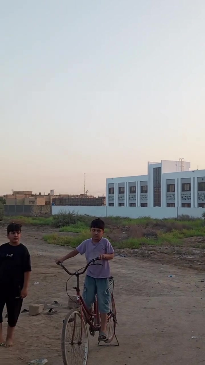 متوفر للبيع 

بيت طابو صرف المساحه 250 سند 25. هذا البيت بستان كردي بشارع سيد حميد بالاخير على شارع 10م تبليط.  .. بناء حديث (كونكريت أساس وسقف +رباط) بناء طابوق جيري .
يحتوي على غرفتين نوم وصالة ومطبخ واستقبال وصحيات داخليه وخارجيه 
.نقص ارضيه +وبياض.
للاستفسار الاتصال على الرقم 
***********
