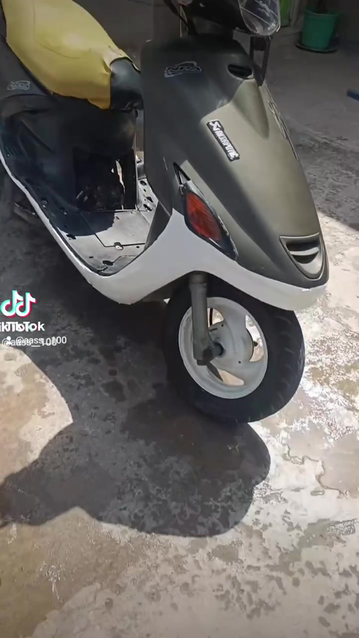 دراجه كلش نضيفات اي نقص برغي مابيه تايرات جدد كهربائياته كله شغاله سعر الزركه 400وسعر الزيتونيه 350وبيهن مجال الستفسار عله الرقم ***********
