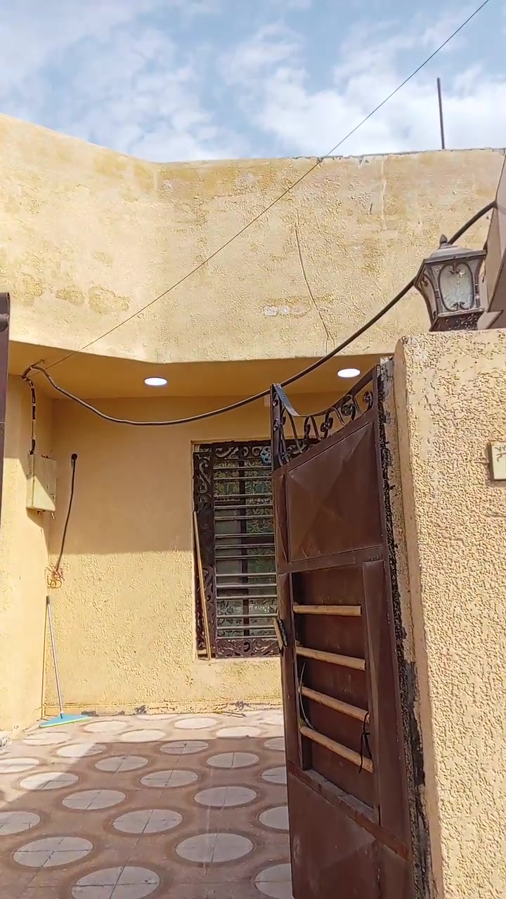 بيت للبيع مساحته 200متر طابق واحد غرفتين نوم واصاله واستقبال ومطبخ. وحمام بنا حديث سنه2018
منطقه الشهدا قرب الزوصه
ملاحظه البيت مطلوب 80
الاستفساو الاتصتل
***********
