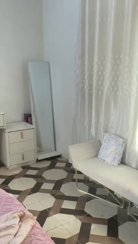 غرفه البيع جديده استخدام قليل وسبب البيع تفليش سقف طابق ثاني سعر ميلون ونص وبيه مجال ***********
