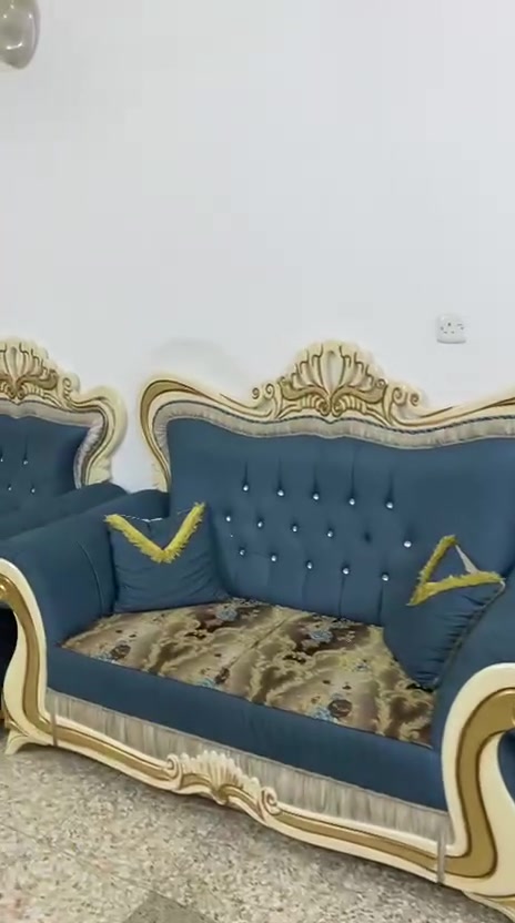 تخم ملكي • ١٠ مقاعد • نظيف