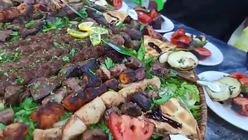 صينية مشاوي كبيره🔥😋👨‍👩‍👧‍👦
من مطبخ المشاوي مطعم وحدائق النخيل 2 
  المميز وانواع الاطباق الشهيه ☺️♥️
صينية مشاوي كبيره تحتوي 
على كل انواع المشاوي😋♥️
1️⃣ كباب لحم 🍖
2️⃣كباب دجاج 🍗
3️⃣تكة دجاج🥓
4️⃣تكه لحم 🥩
5️⃣ بالاضافه اجنحة مشوية  
6⃣عرايس لحم 
7⃣عرايس دجاج 
8⃣وضلوع لحم غنم 🥩😋

مستعدين لتجهيز جميع المناسبات والعزائم⁉️
لا تحتار مطعم وحدائق النخيل 2
 يسوي تجهيز كامل اذا جان عندك مناسبة 
او عزيمة 😍

 🚦توصيل مجاني لكافة مناطق الرمادي مجاني 🏍️

للاتصال بالمطعم  وطلب اتصل
 ***********
*********** 
***********

✅ بــــأدارة
 اولاد ابــــــــو يـــــاســـــر
✅ الــــــــعـنـــــــوان
رمــــــــادي_ســــــــدة_ الــــبـــــعـــــــلـــــوان - اول بــنــــــايــــــــة_قــــــــرب_ جـســـــــر_الـــــــجـــــــزيــــــــرة
