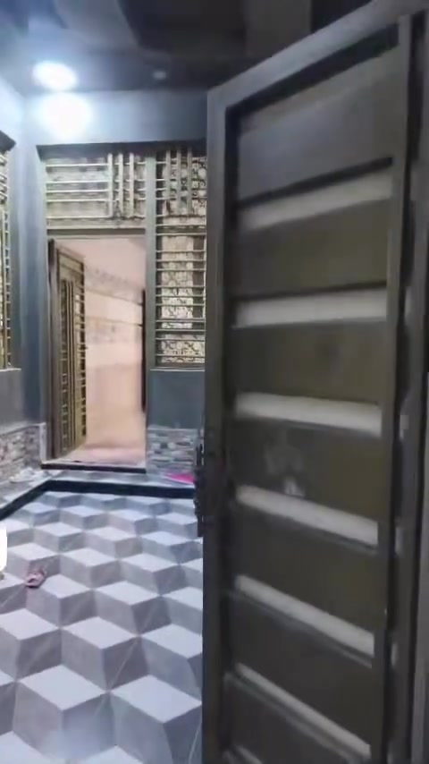 بيت للبيع الفداء   المساحه ١٥٠ متر مقاطعه ٢٥بصف المدارس والتبليط يمه خدمات كامله السعر جدا مناسب 
١١٨ مع المجال 
يحتوي على غرفتين وستقبل وصحيات دخليله وخارجيه 
ومطبخ وصاله البييت بناء حديث درجه اولى  الاتصال

***********
