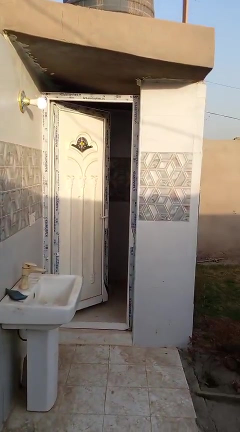 السلام عليكم دار للبيع المساحة ٣١٥ الواجه ٩ النزال ٣٥ بناء حديث غرفتين نوم وصاله ومطبخ حار بارد حمامات ٢ واستقبال وكراج وحديقه طابق واحد شغل درجه أولا استفسار العنوان سده جبور استفسار ***********
