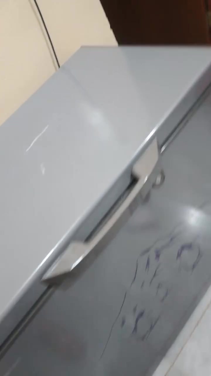 مجمده للبيع نضيفه جدا استخدام قلييييييييل جدا سعر٢٥٠ قفل عنوان زعفرانيه للاتصال***********

