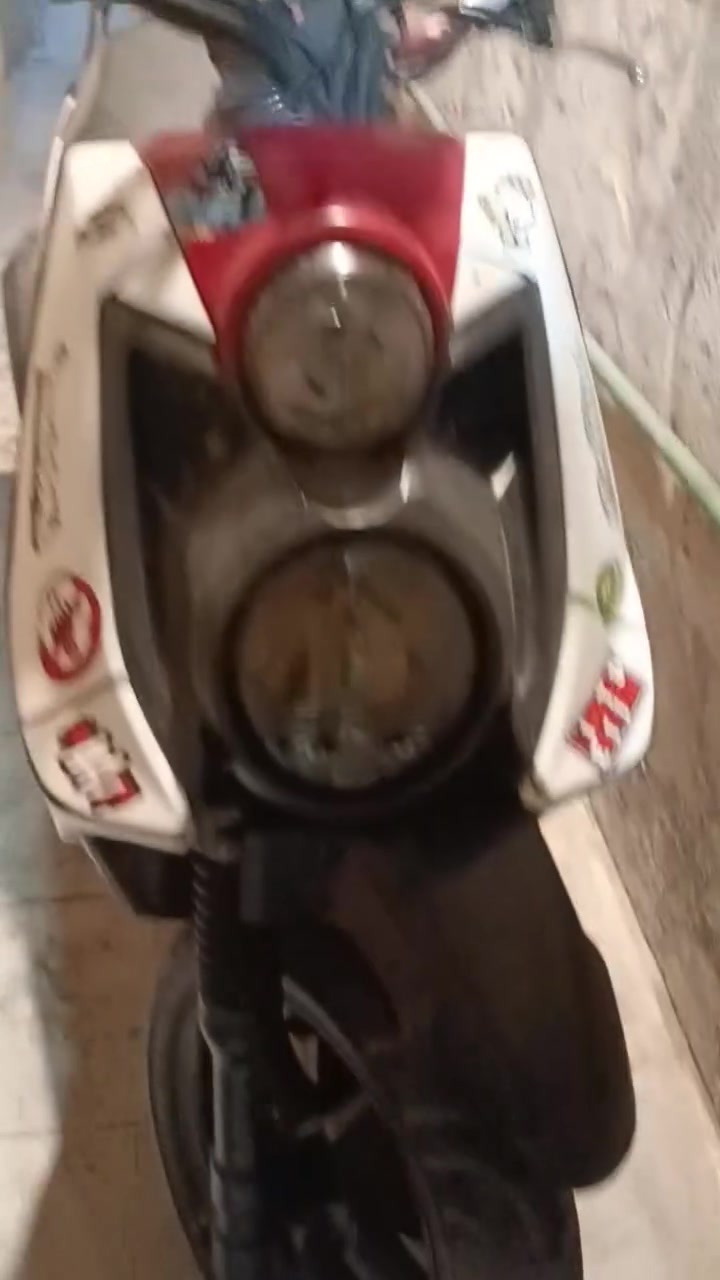 سلام عليكم سكنس جبلي كوم حديد للبيع او مراوس حسب القناعة + ما اريد شي كابرتر فقط نوزل
ابيع كوم حديد كوم حديد 
بيها صوت زنجيل 
ابيع كوم حديد او مراوس 
كهربائية شغالة 
سعر 600 قفل قفل قفل
مكاني بغداد شعلة 
*********** فقط واتساب بس شراي يتصل
