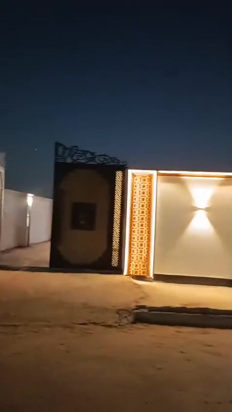 بيت مساحه 1250متر بناء طابوق أرضية وسقف صب مسلح خدمات كامله ماء مجاري كهرباء وتبليط البيت احلى احلى وأفضل من التصوير وشغل احلى من الدرجة الأولى العنوان الحميدية شارع سيد عوده ع الشارع الرئيسي للاستفسار مراجعة مكتب النرجس للعقار ***********
