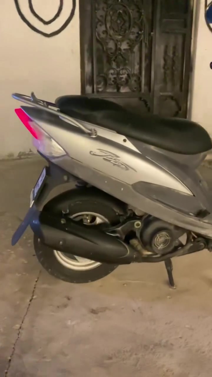 سلام عليكم دراجه ماكس  قجمه البيع سعر 650وبيه مجال  مكان بصره زبير  كله شغلاات كهربايات   الرقم ***********
