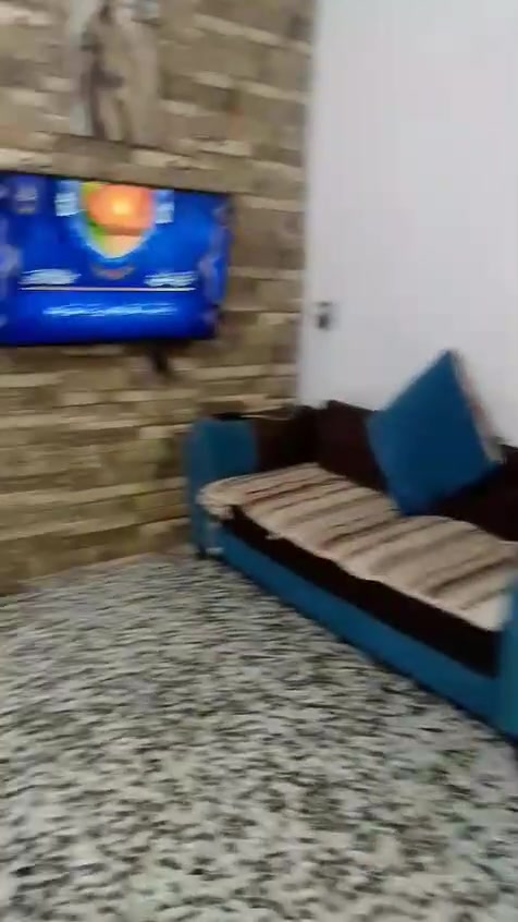 سلام عليكم عندي بيت زراعي مساحته 85طابقين الطابق الأول غرفه نوم استقبال مطبخ ترك حمام صحيات خارجيه الطابق الثاني غرفتين نوم سويت كامل السطح اشتايكر العنوان خلف أسواق كرار الوائلي سند 25 البيت نضيف مثل ما تشوف بل فديو *********** 
السعر مع صاحب البيت
