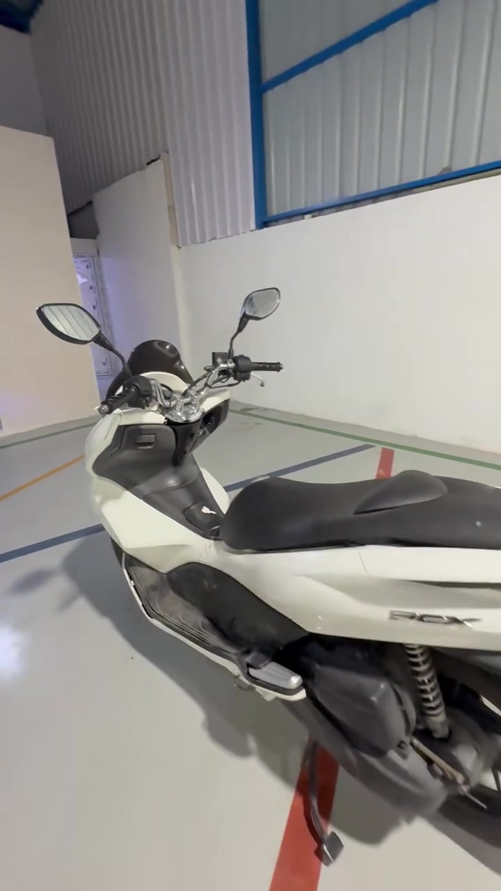 pcx جيل اول ياباني
معدل المشي 57 الف قبل سنة تقريباً نازلة رمبة
مكفولة مكينة والكفرات 
مكاني بغداد - مدينة الصدر 
السعر 13 ونص 
الهاتف : ***********

