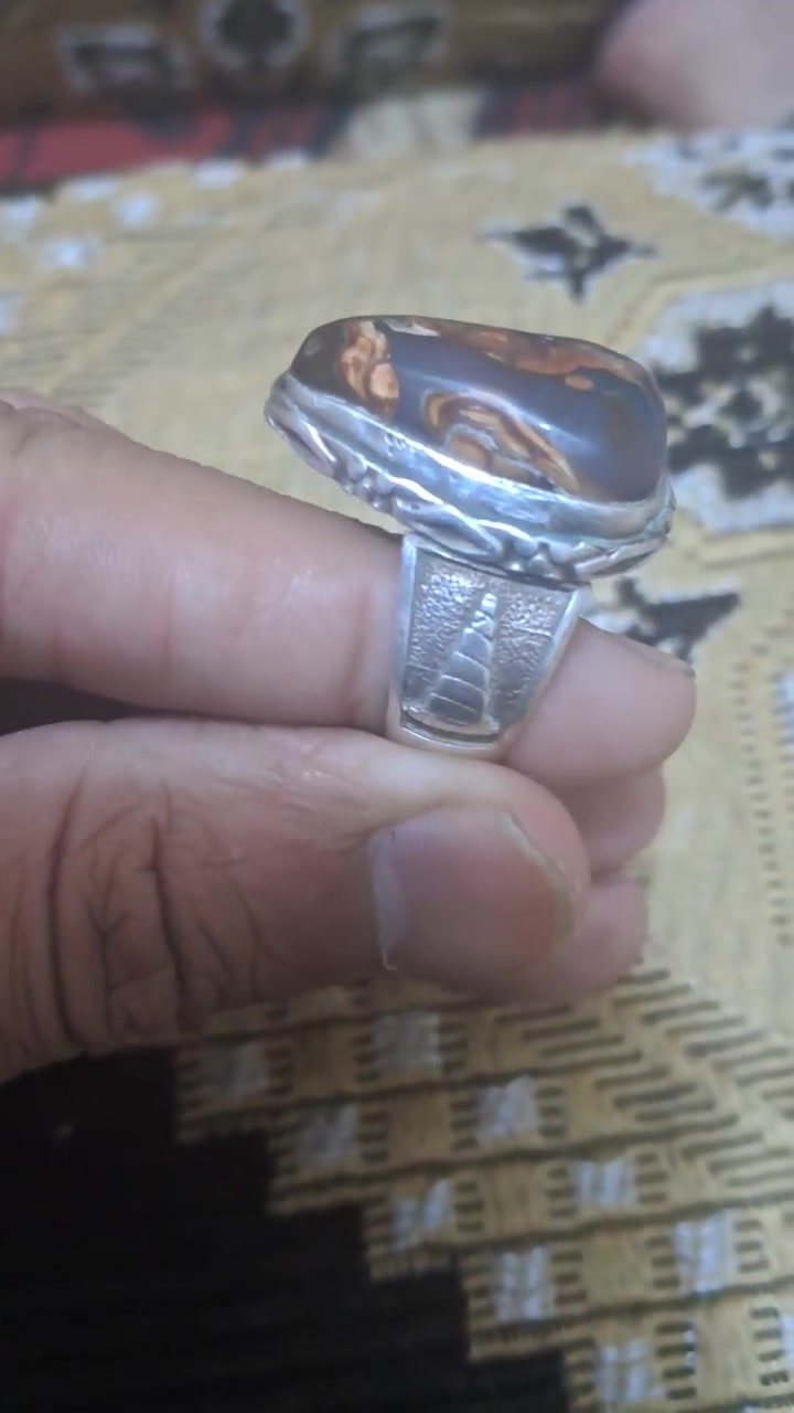 السلام عليكم
محبس البيع داودي دلوه قديمه الأصلي شرط الأصلي صياغه حلوه ثقيله 
***********
