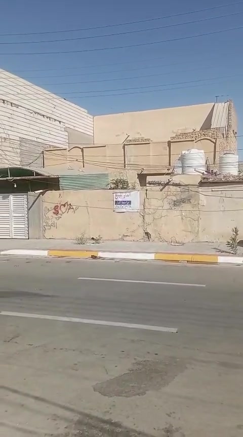 سلام عليكم 
بيت مساحة 200 م بناء قديم بحي العسكري قطاع 16 قريب على مدرسة الناصره 
***********
